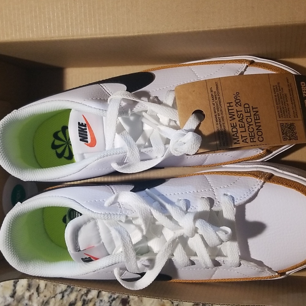 Nike legacy women's 7.5 size
